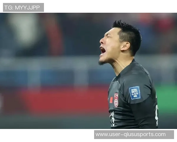 王大雷分享泰山门将与教练合影展望新赛季共同努力的决心与信心 王大雷分享泰山门将与教练合影展望新赛季共同努力的决心与信心